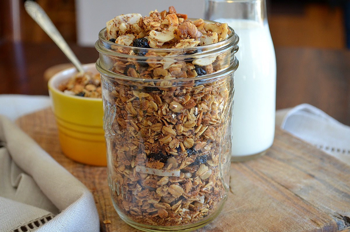 Granola with Blueberries, Coconut and Walnuts