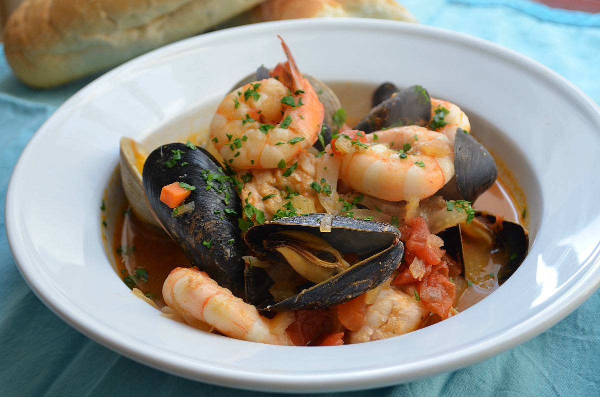 Simple Cioppino Recipe - Classic Italian Seafood Stew from Three Many Cooks